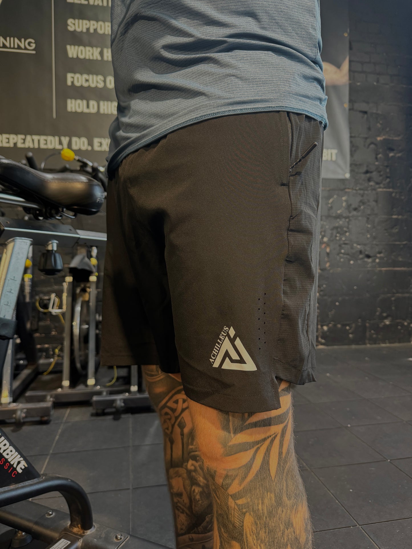 ACHILLEUS CHALLENGER RUNNING SHORTS